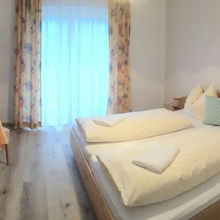 Seecamping & Mentl 3* Landskron